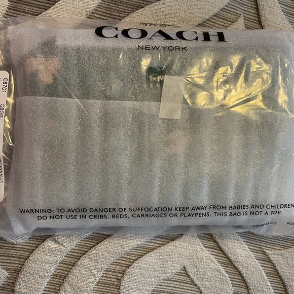 Coach Women's Canvas Mystical Floral Print Corner Zip Wristlet NWT Green Floral - Picture 3 of 10